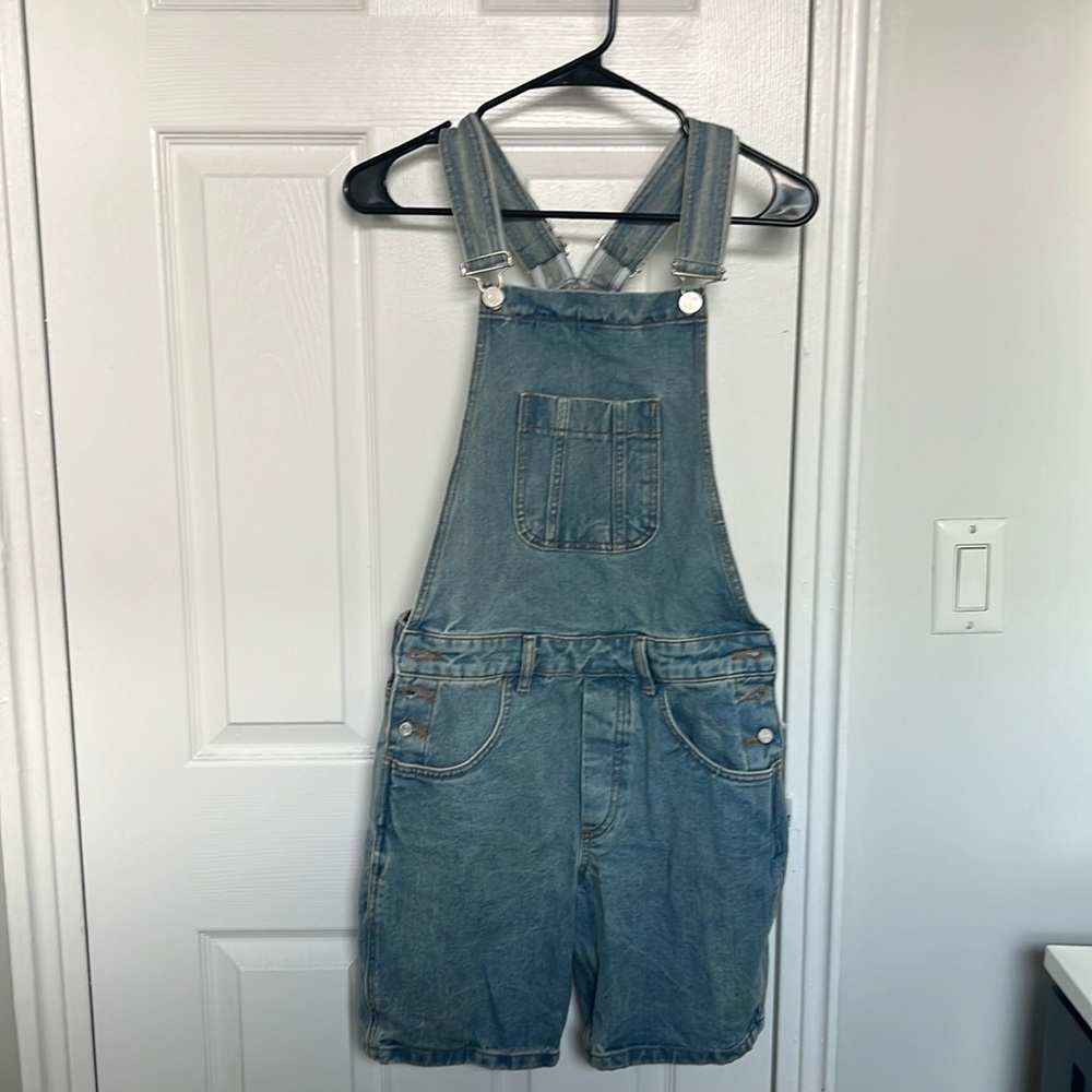 Boohooman size 28 overall shorts. Never worn. Bought last summer.